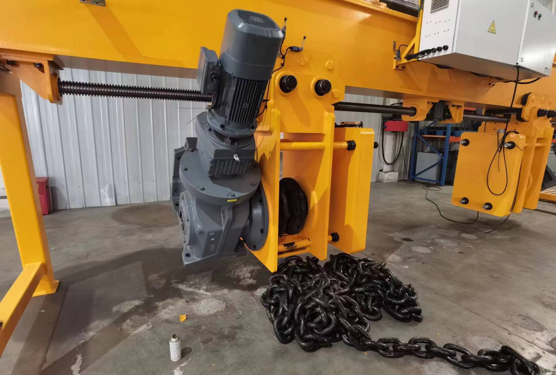 鏈?zhǔn)饺詣臃D(zhuǎn)吊機翻轉(zhuǎn)方案